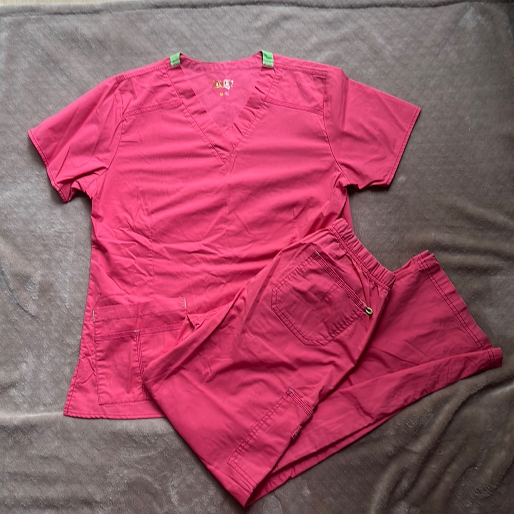 Medium scrub top and small pant